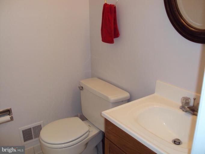 8815 Bells Mill Road Potomac, MD 20854 - Photo 22 of 29 Bath #2