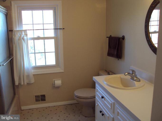 8815 Bells Mill Road Potomac, MD 20854 - Photo 23 of 29 Bath #3