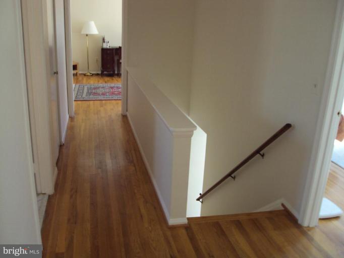 8815 Bells Mill Road Potomac, MD 20854 - Photo 24 of 29 Hallway