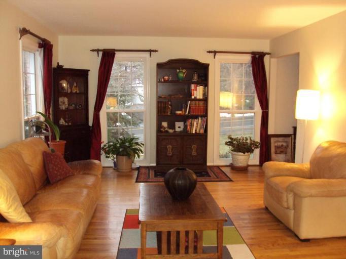 8815 Bells Mill Road Potomac, MD 20854 - Photo 10 of 29 Living Room