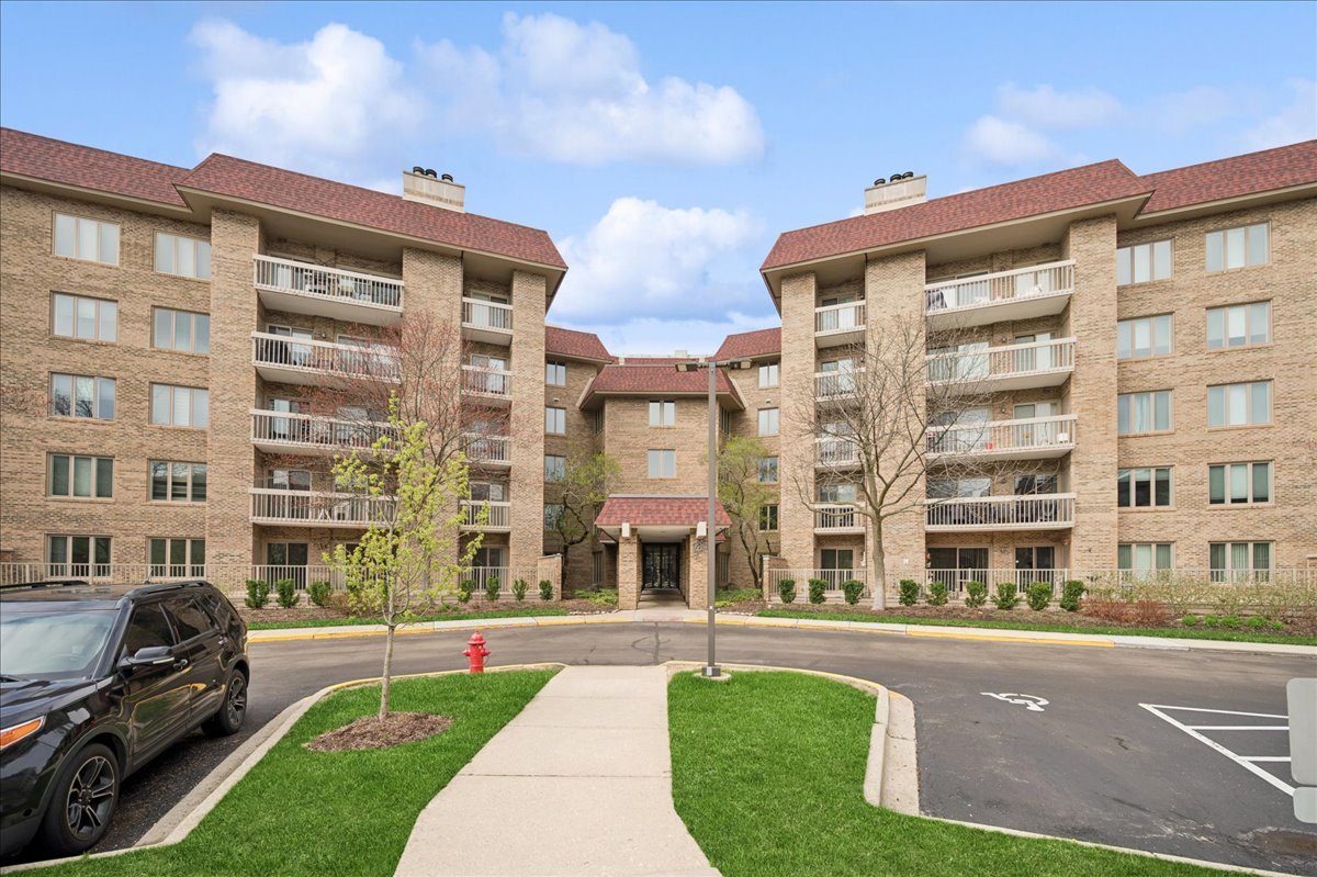 1280 Rudolph Drive, Unit 4A Northbrook, IL 60062 - Photo 1 of 24