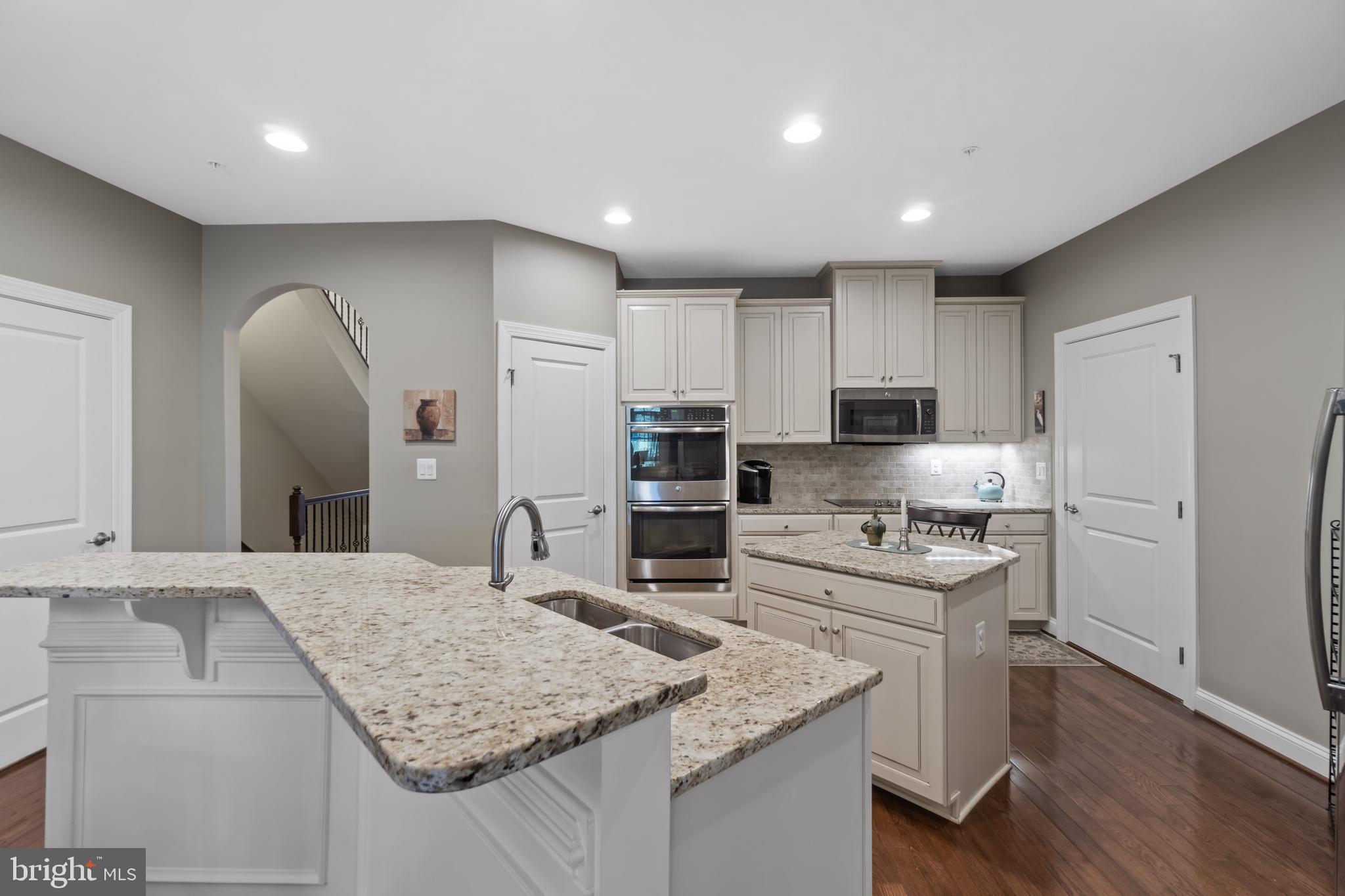 6947 Summit Circle Baltimore, MD 21239 - Photo 11 of 33 Kitchen