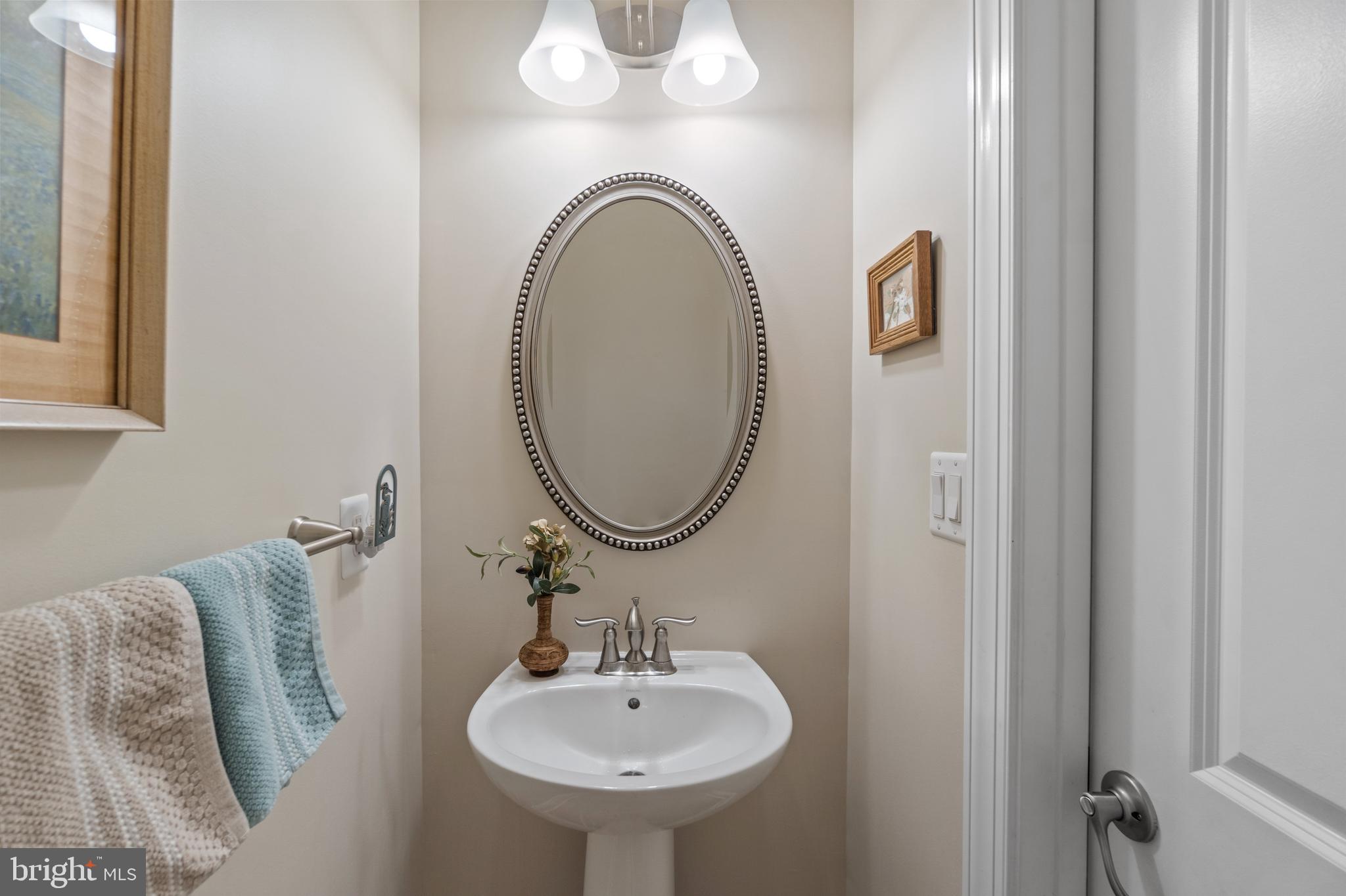 6947 Summit Circle Baltimore, MD 21239 - Photo 8 of 33 Powder Room