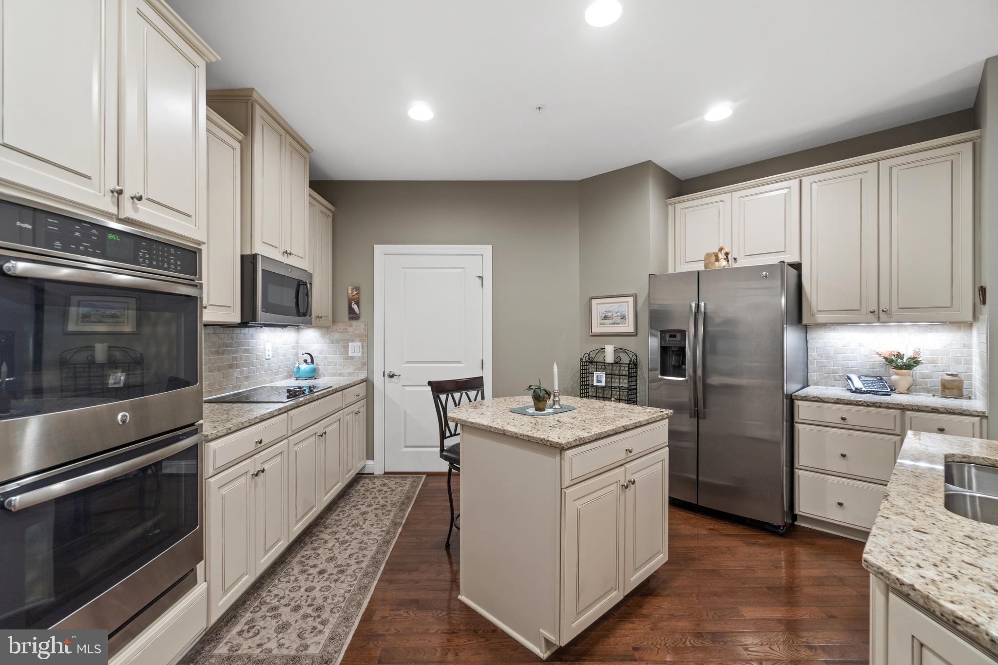 6947 Summit Circle Baltimore, MD 21239 - Photo 9 of 33 Kitchen