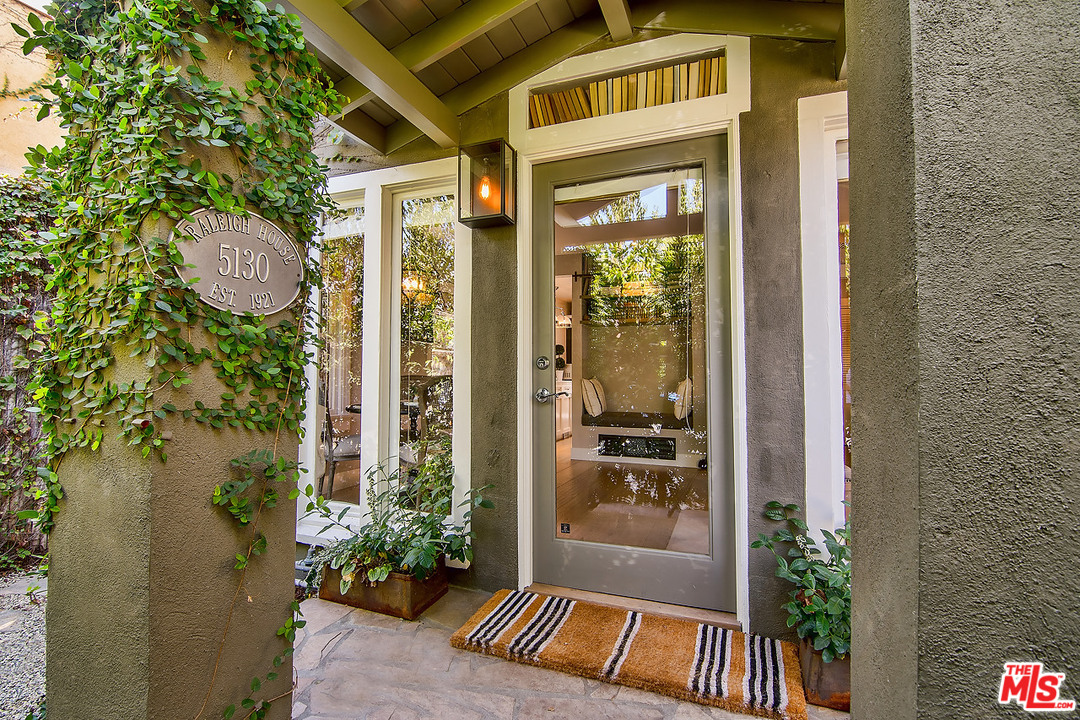 5130 Raleigh Street Los Angeles, CA 90004 - Photo 4 of 26 Gallery Image 4