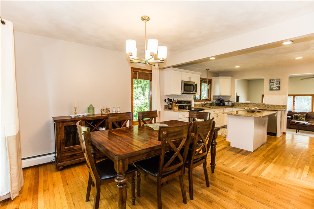 49 Pomfret Road Narragansett, RI 02882 - Photo 6 of 19 Dining room