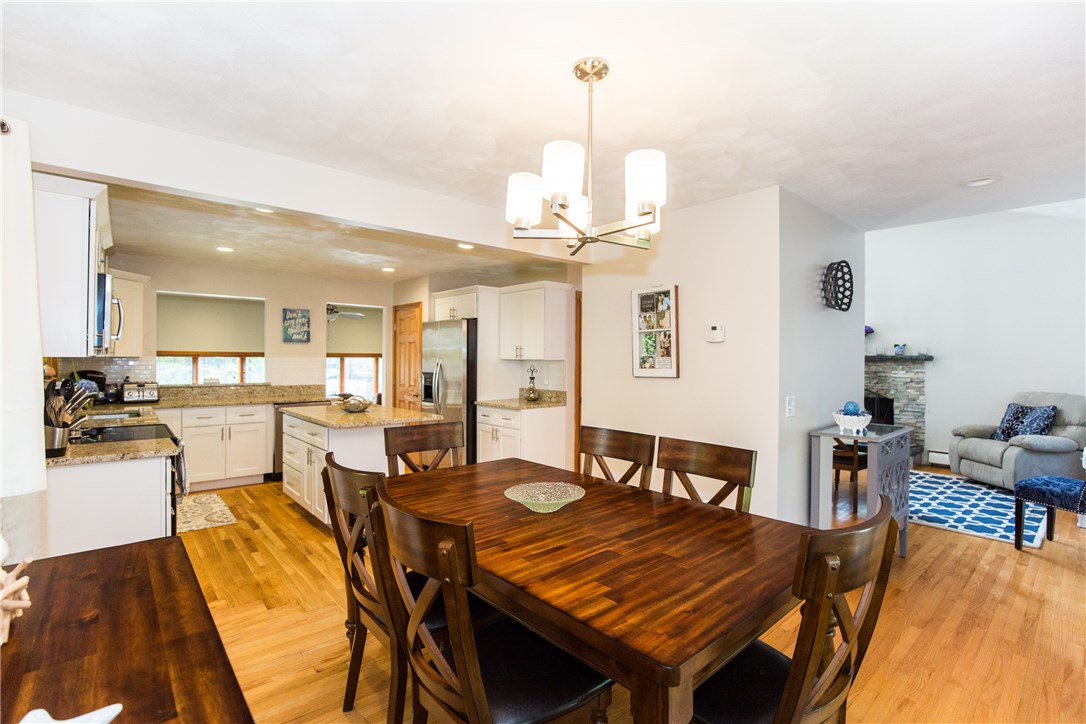 49 Pomfret Road Narragansett, RI 02882 - Photo 7 of 19 Dining room