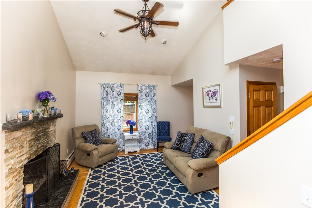 49 Pomfret Road Narragansett, RI 02882 - Photo 9 of 19 Living room