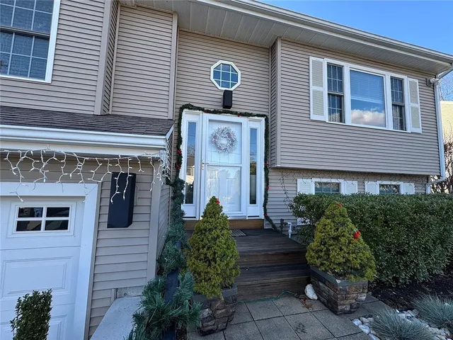 $3,200 | 83 Whiting Street, Cranston, RI 02920