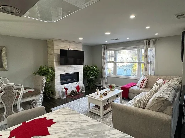 $3,200 | 83 Whiting Street, Cranston, RI 02920