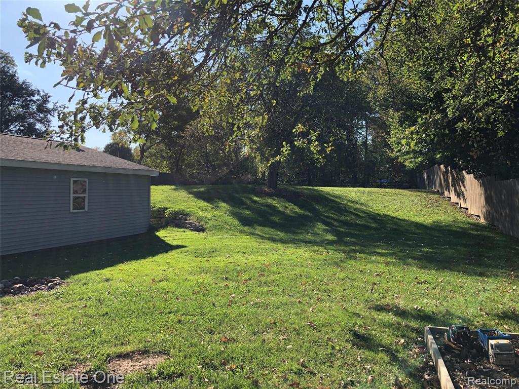 10023 Nimphie Road Fenton, MI 48430 - Photo 27 of 35