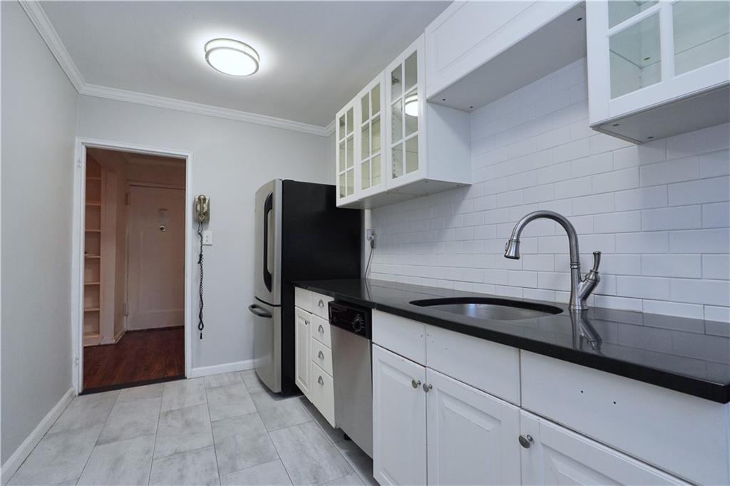 7259 Shore Road, Unit 3D Brooklyn, NY 11209 - Photo 14 of 22