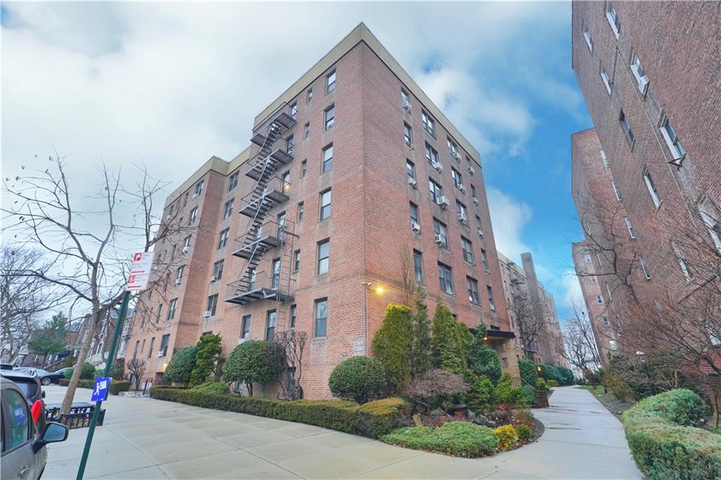 7259 Shore Road, Unit 3D Brooklyn, NY 11209 - Photo 5 of 22