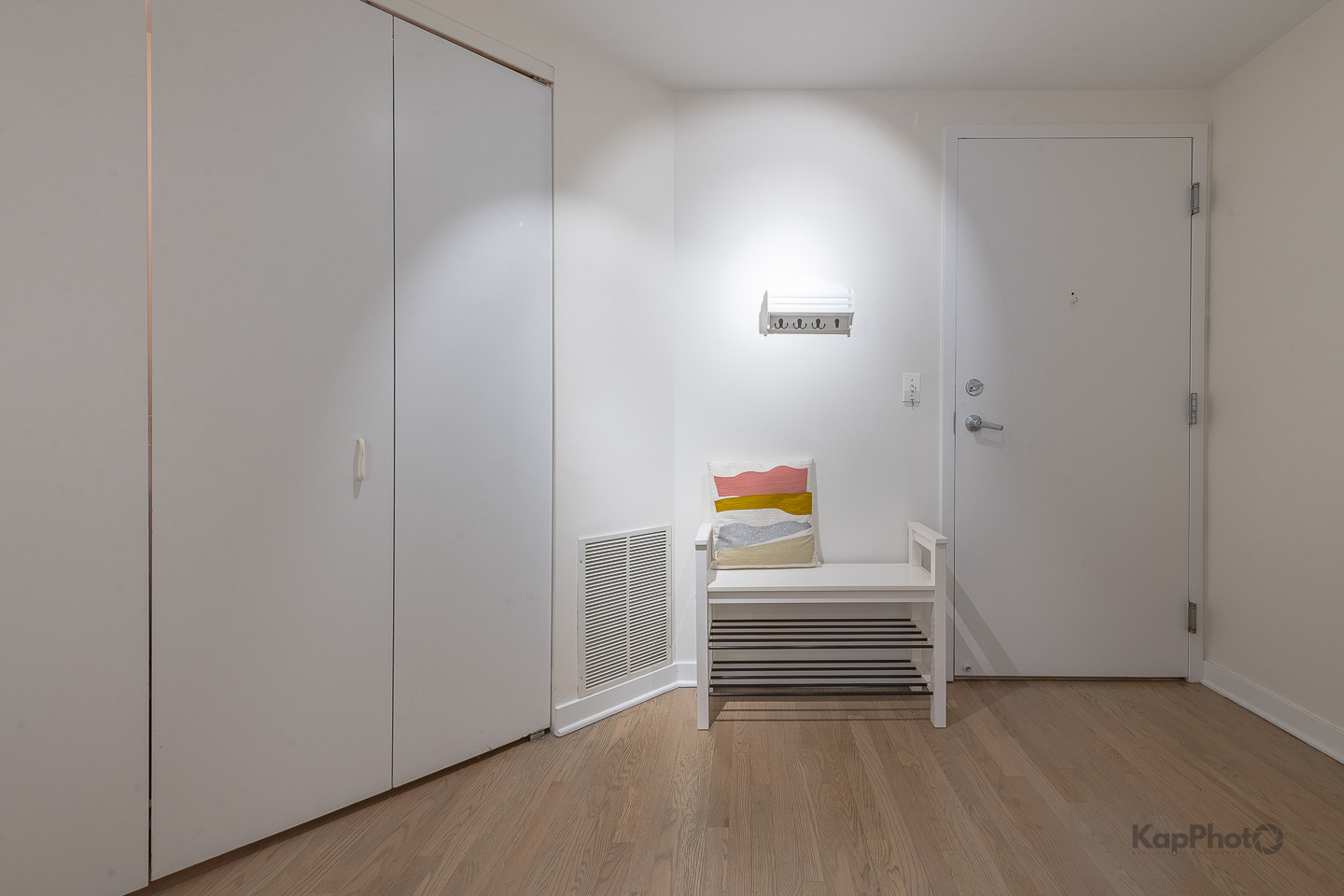 1151 West Washington Boulevard, Unit 125 Chicago, IL 60607 - Photo 2 of 28 a view of room with air conditioner and window