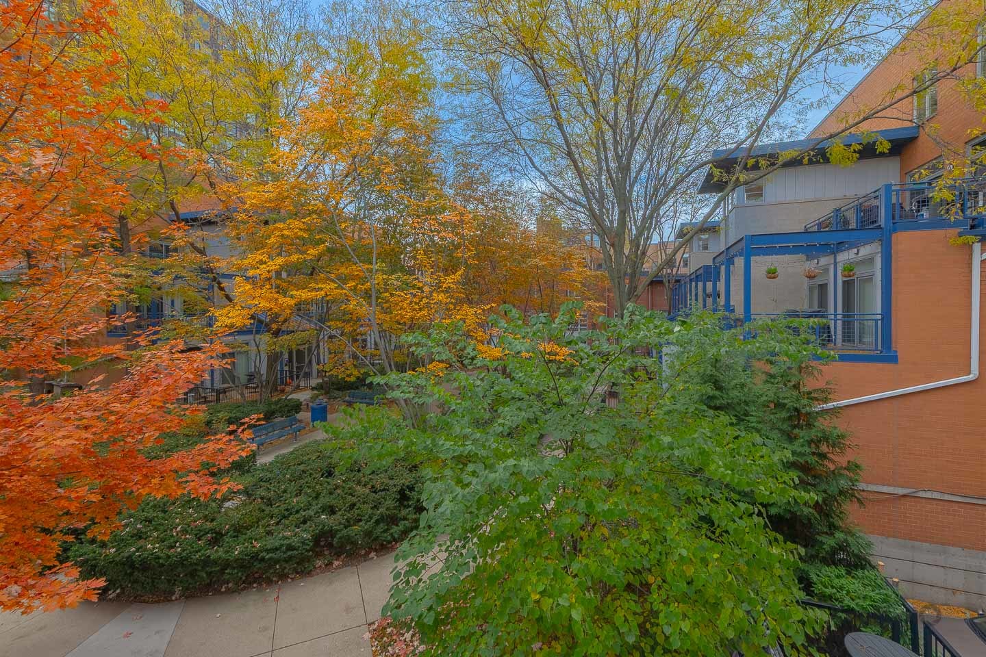 1151 West Washington Boulevard, Unit 125 Chicago, IL 60607 - Photo 27 of 28 a view of a pathway both side of house