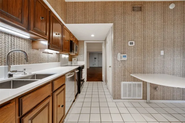 $2,500 | 5338 Brownway Street, Unit B19, Houston, TX 77056