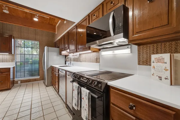 $2,500 | 5338 Brownway Street, Unit B19, Houston, TX 77056