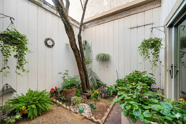 $2,500 | 5338 Brownway Street, Unit B19, Houston, TX 77056