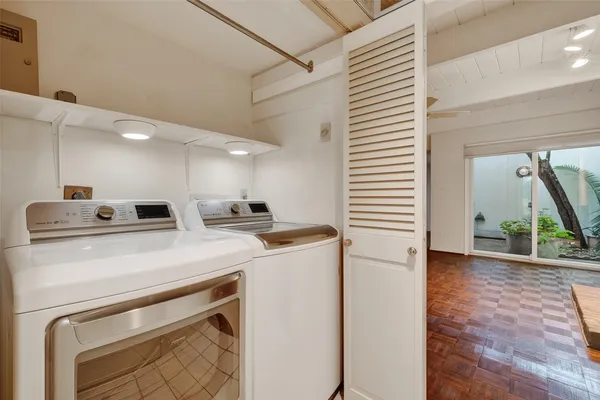 $2,500 | 5338 Brownway Street, Unit B19, Houston, TX 77056