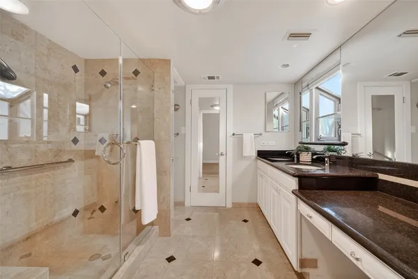 $2,500 | 5338 Brownway Street, Unit B19, Houston, TX 77056