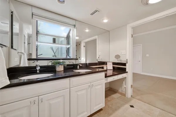 $2,500 | 5338 Brownway Street, Unit B19, Houston, TX 77056