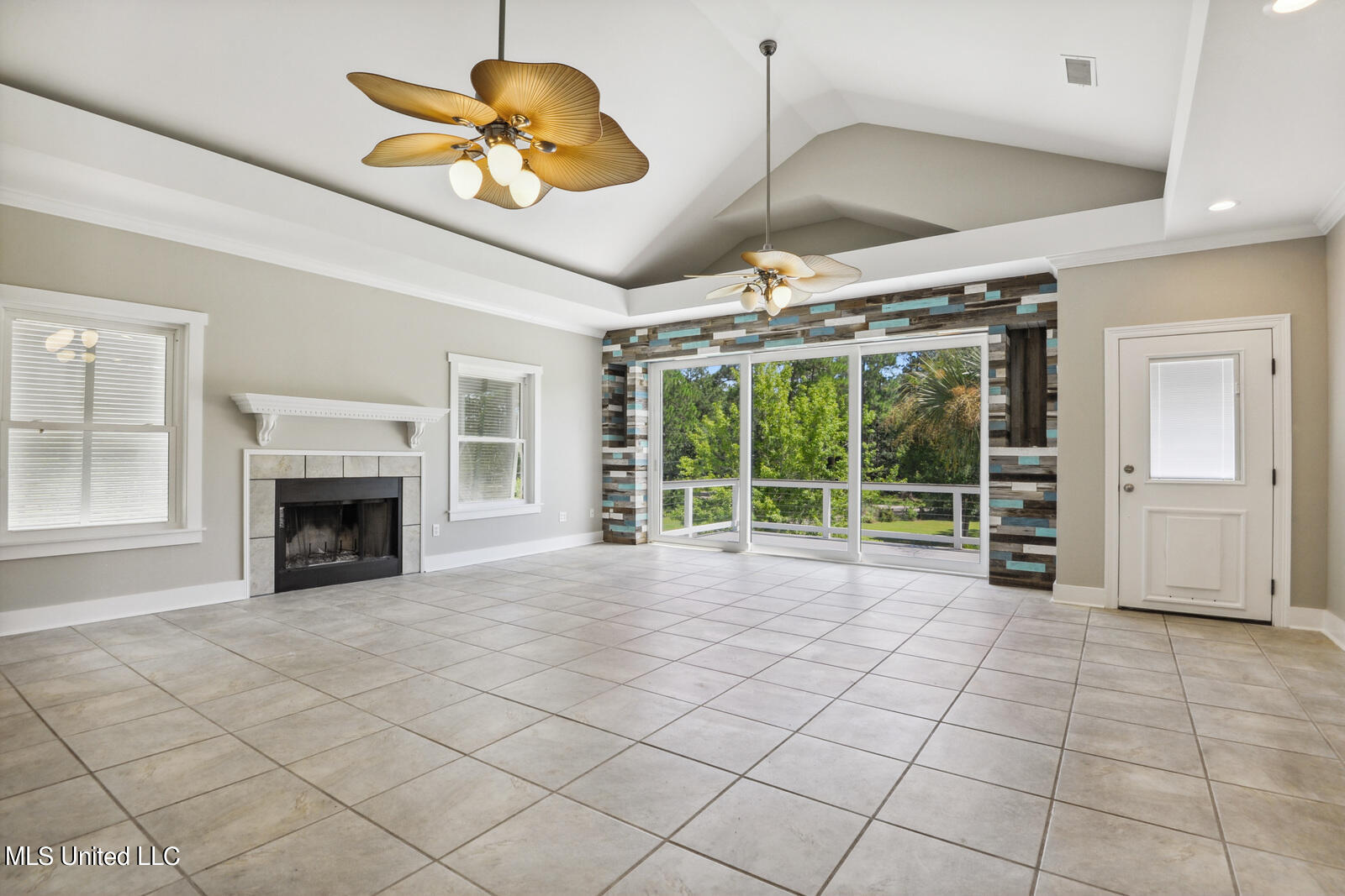 23186 Arcadia Farm Road Pass Christian, MS 39571 - Photo 5 of 22 Living Area