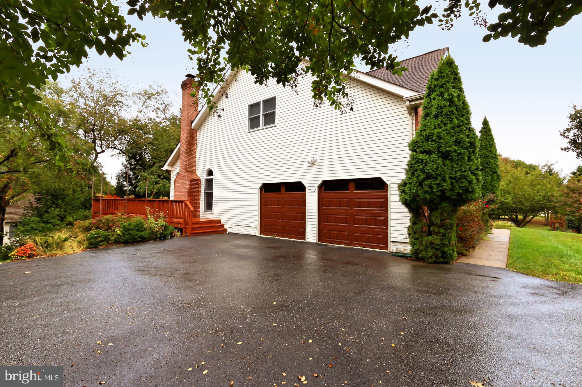 12131 Sheets Farm Road North Potomac, MD 20878 - Photo 5 of 68 Side Exterior