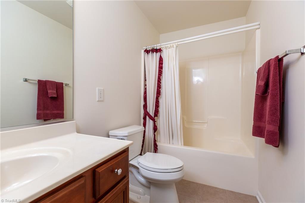 630 Ansley Way High Point, NC 27265 - Photo 14 of 23 Guest Bath
