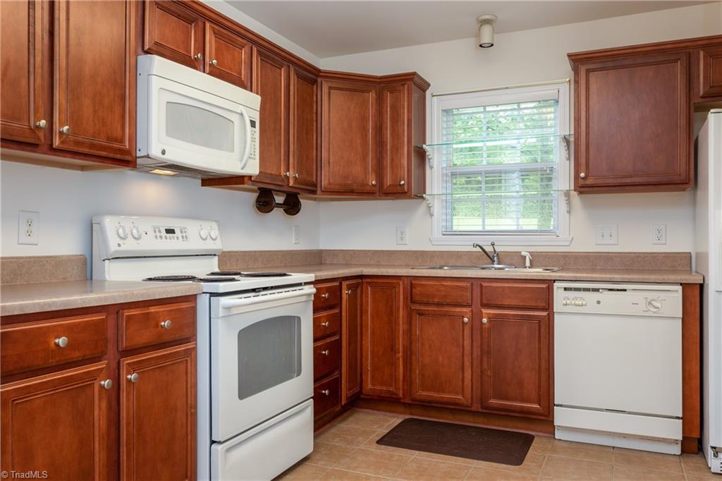 630 Ansley Way High Point, NC 27265 - Photo 3 of 23 Gallery Image 3