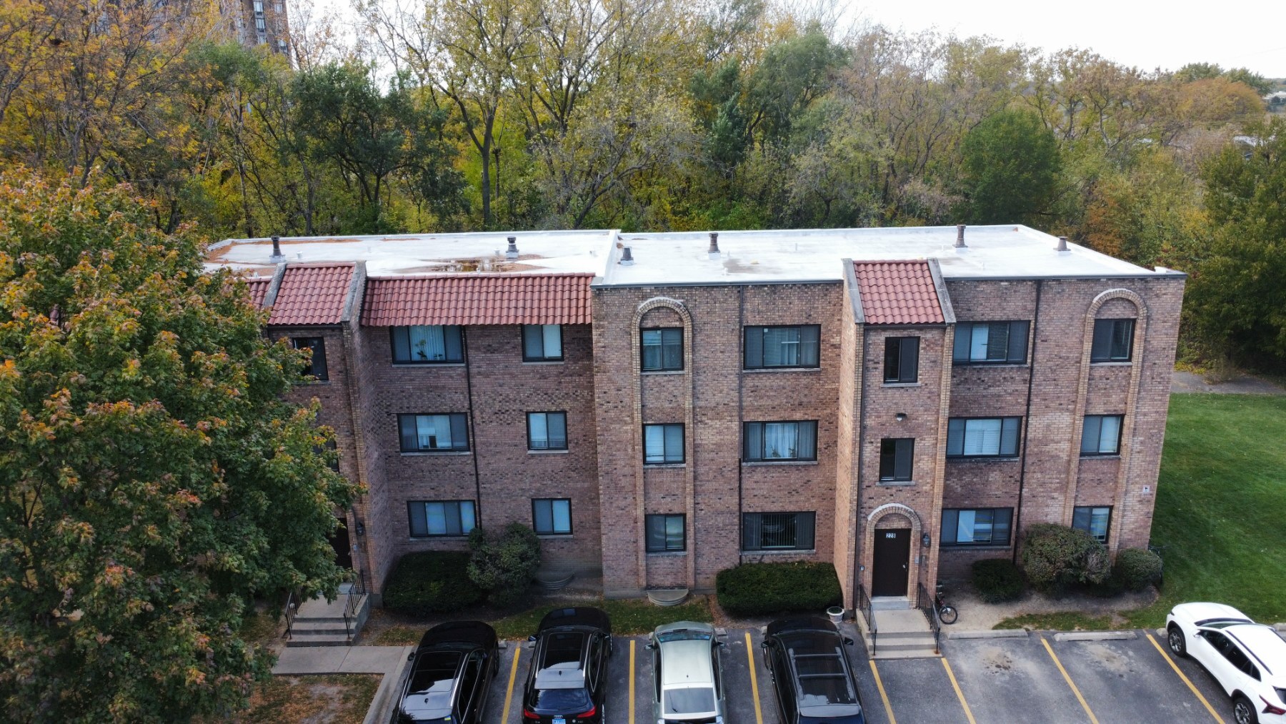 224-228 East Rimini Court Palatine, IL 60067 - Photo 2 of 24 a view of a building with a yard and sitting area