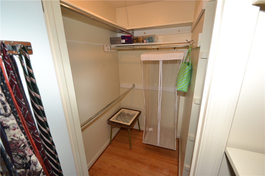 118 Nettlecreek Road Perinton, NY 14450 - Photo 30 of 41 Primary bedroom walk in closet