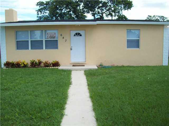 647 Aspen Road West Palm Beach, FL 33409 - Photo 1 of 9 10