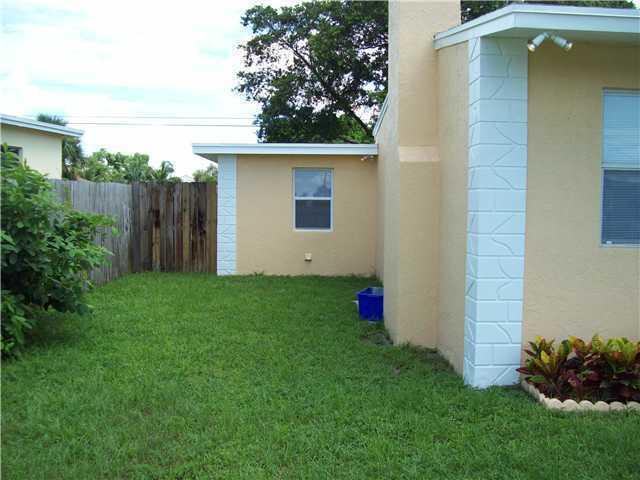 647 Aspen Road West Palm Beach, FL 33409 - Photo 2 of 9 2
