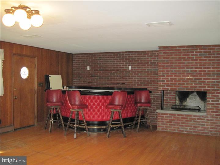 7 Greentree Road Hamilton, NJ 08619 - Photo 6 of 18 a living room with furniture