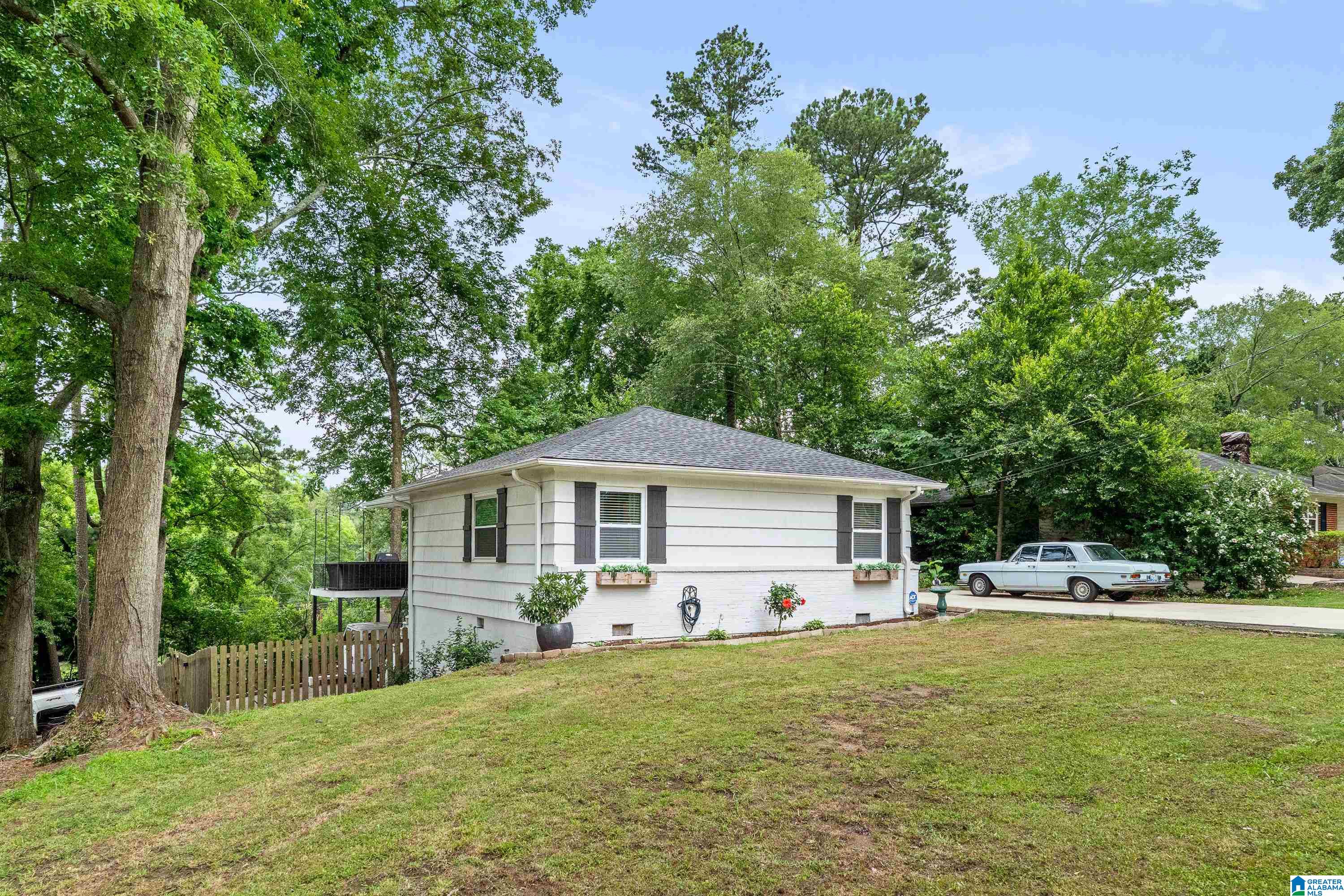 4737 Bankhead Court Birmingham, AL 35210 - Photo 2 of 34