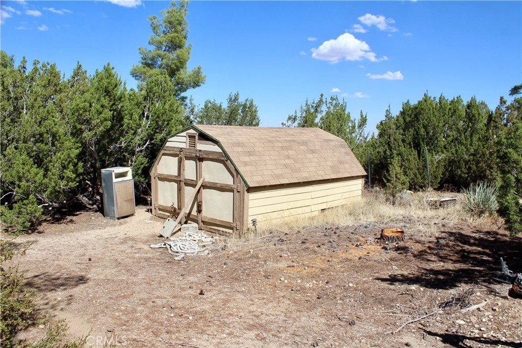 945 Nielson Road Pinon Hills, CA 92372 - Photo 36 of 51 Gallery Image 36