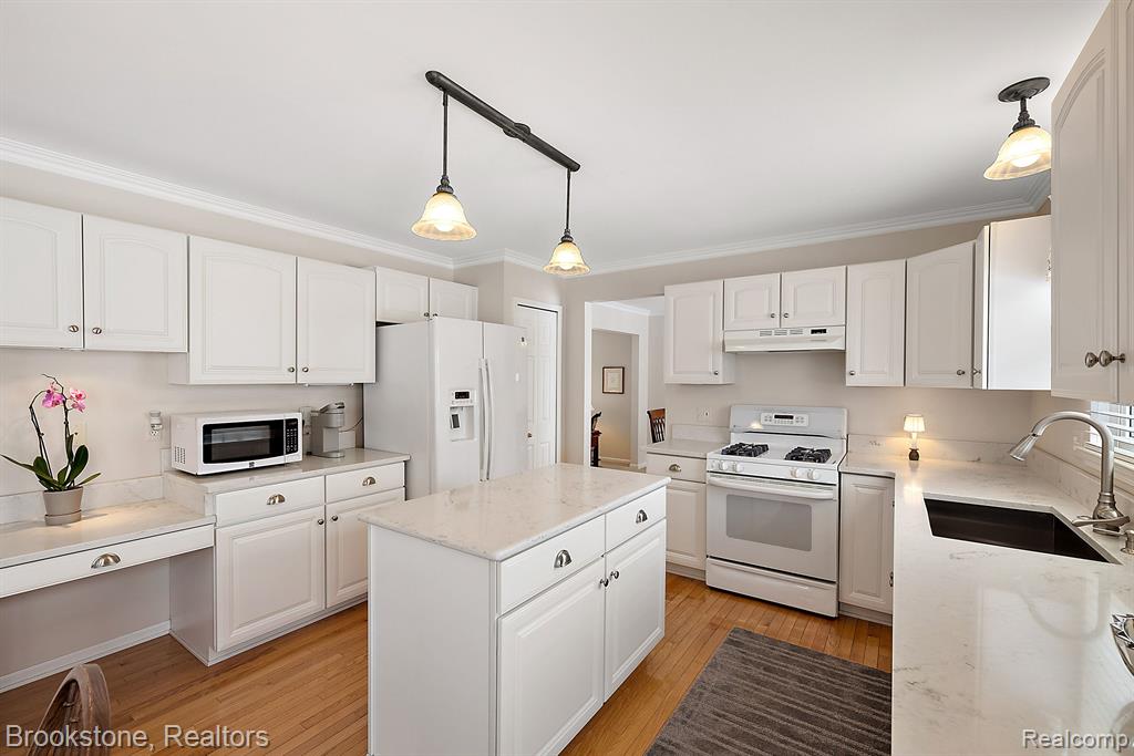 2738 Long Meadow Lane Rochester Hills, MI 48307 - Photo 20 of 64