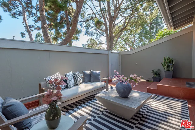$1,299,000 | 13135 Mindanao Way, Unit 5, Marina del Rey, CA 90292