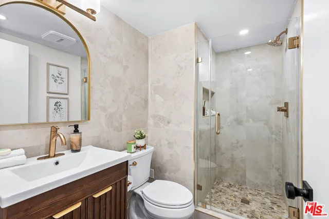 $1,299,000 | 13135 Mindanao Way, Unit 5, Marina del Rey, CA 90292