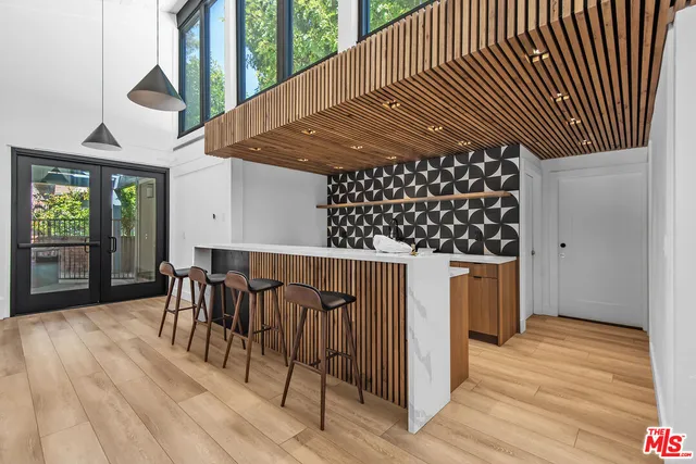 $1,299,000 | 13135 Mindanao Way, Unit 5, Marina del Rey, CA 90292