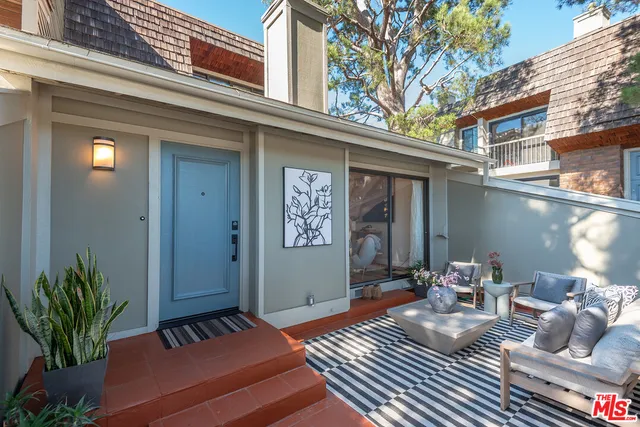 $1,299,000 | 13135 Mindanao Way, Unit 5, Marina del Rey, CA 90292