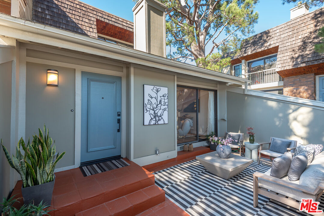 13135 Mindanao Way, Unit 5 Marina del Rey, CA 90292 - Photo 8 of 45 a view of balcony and patio
