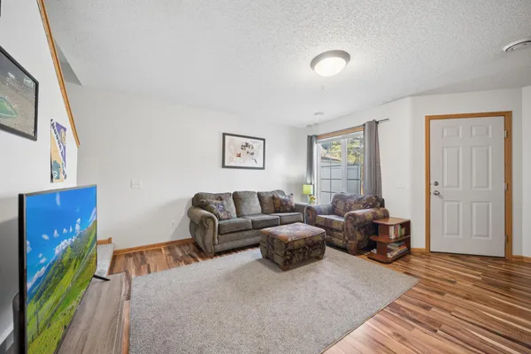 $219,900 | 206 East Orchard Street, Belle Plaine, MN 56011