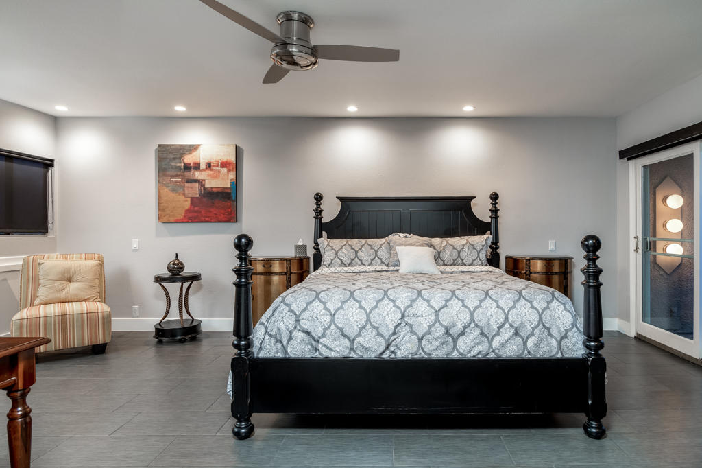 71863 Eleanora Lane Rancho Mirage, CA 92270 - Photo 11 of 24 a room with a bed and a couch