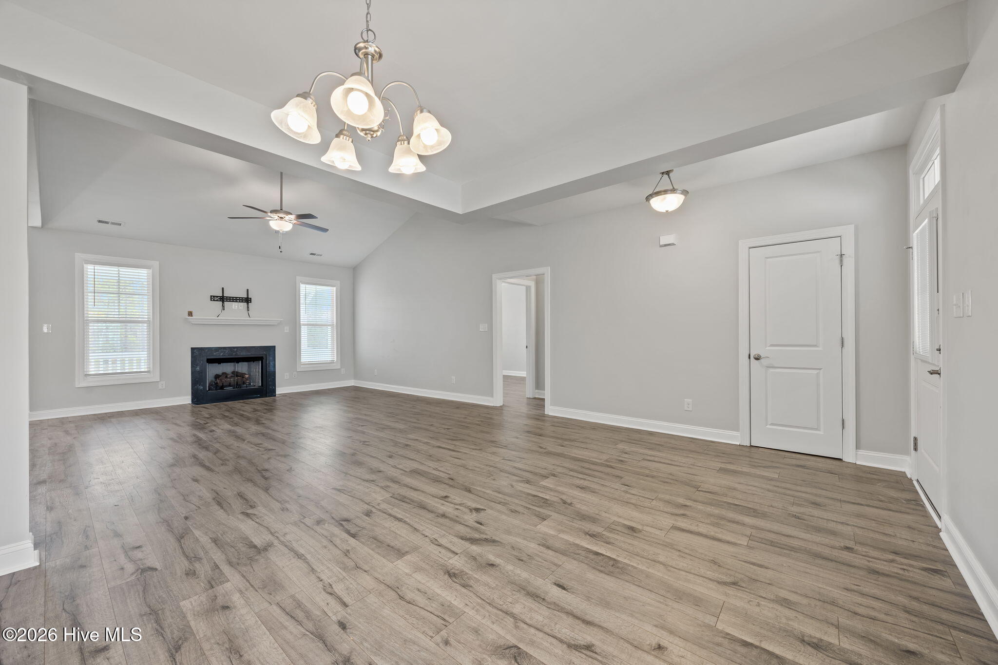 121 Shadow Creek Drive Hubert, NC 28539 - Photo 18 of 53 LIVINGROOM