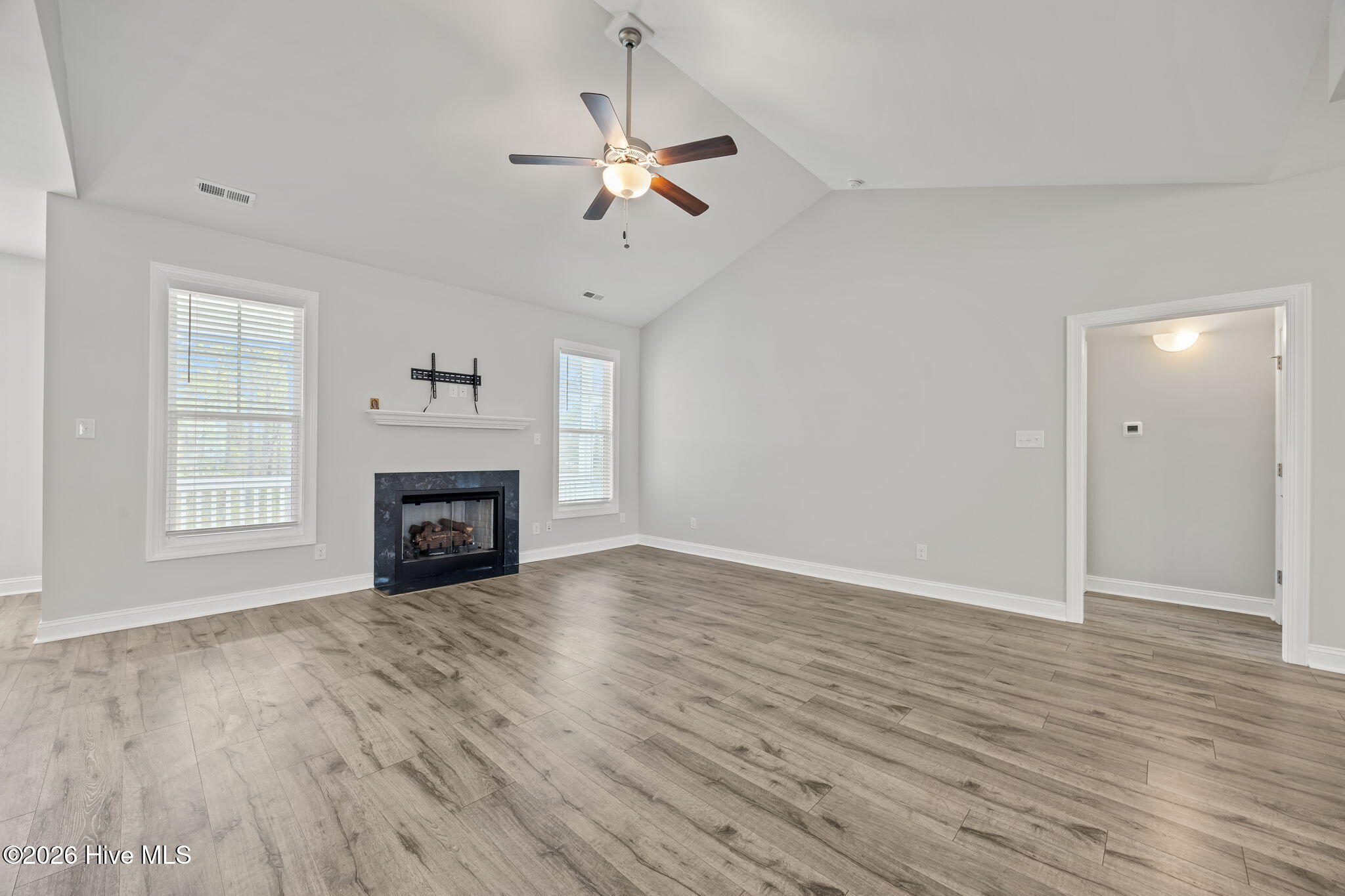 121 Shadow Creek Drive Hubert, NC 28539 - Photo 19 of 53 LIVINGROOM