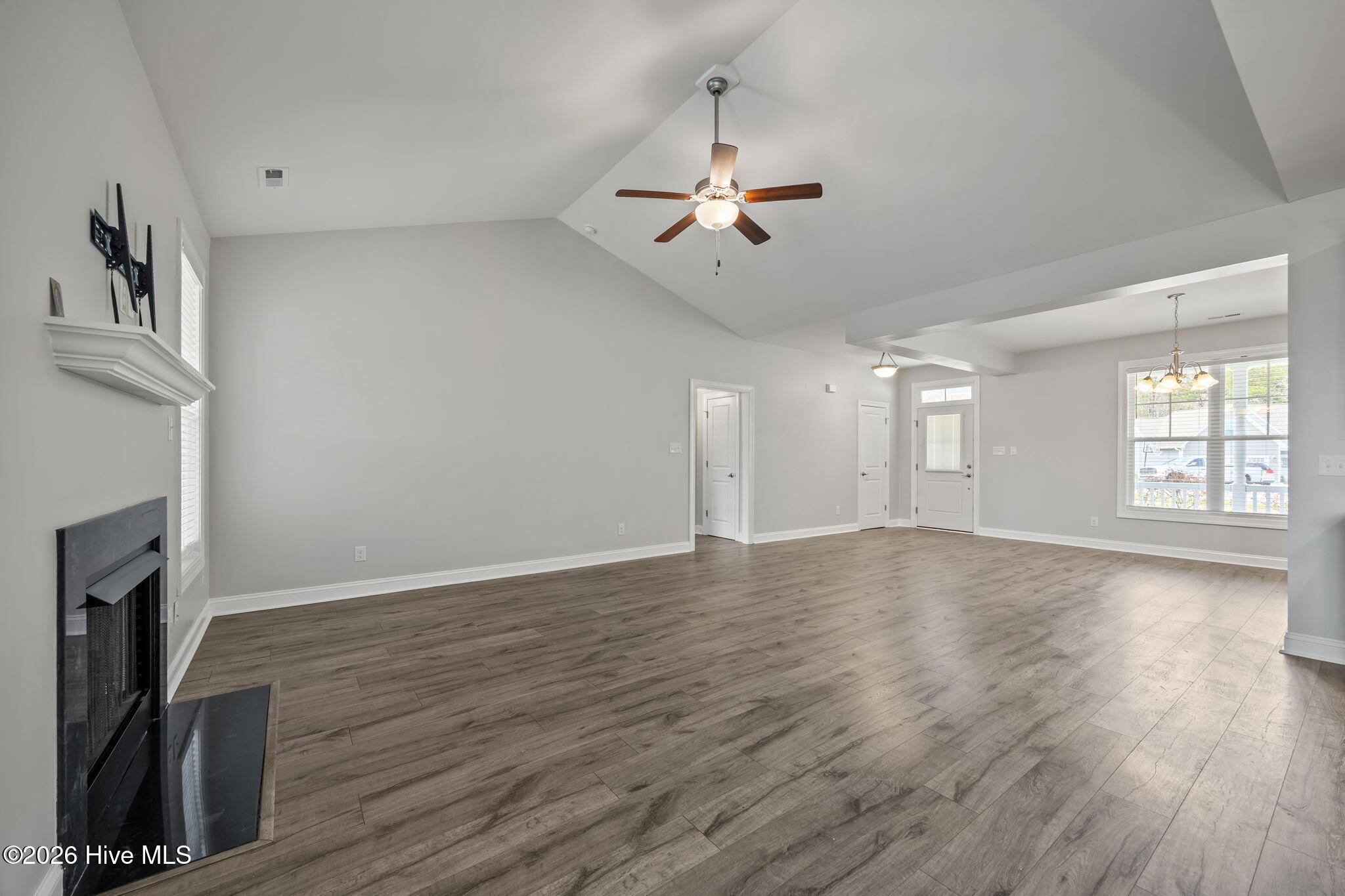 121 Shadow Creek Drive Hubert, NC 28539 - Photo 22 of 53 LIVINGROOM