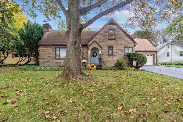 $335,000 | 207 Haddonfield Drive, DeWitt, NY 13214