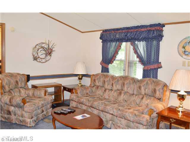 1724 K-Fork Road Madison, NC 27025 - Photo 2 of 16 Living Room.