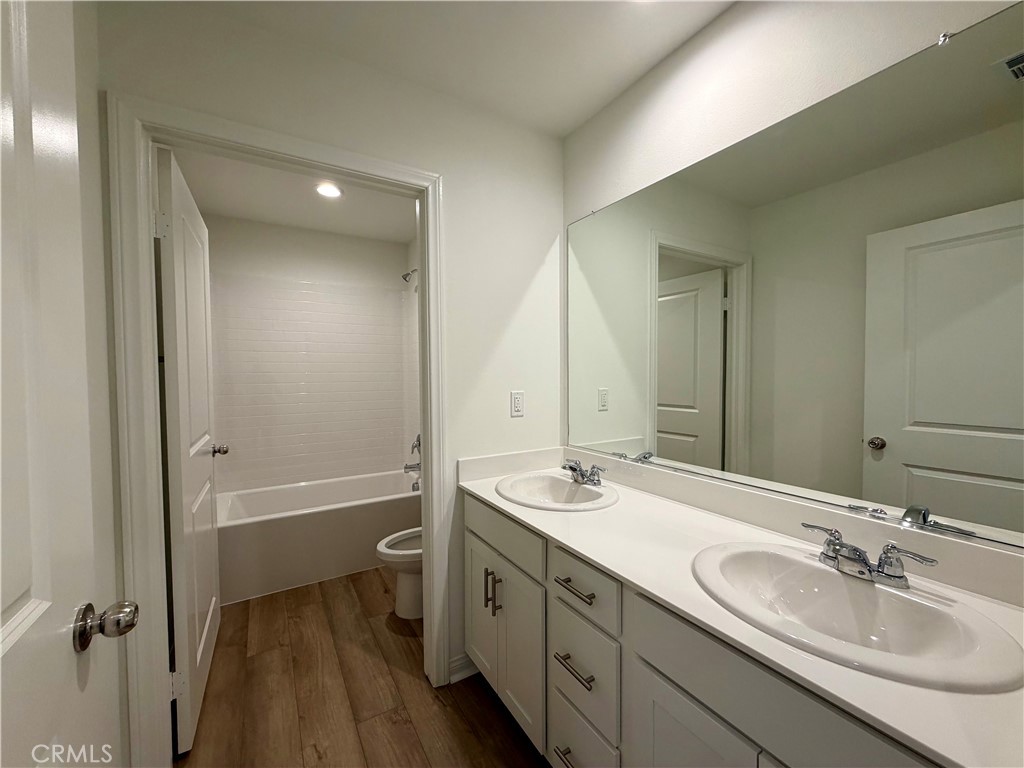 21624 Thomas Court Riverside, CA 92507 - Photo 26 of 36 a bathroom with a tub sink double vanity granite and a mirror